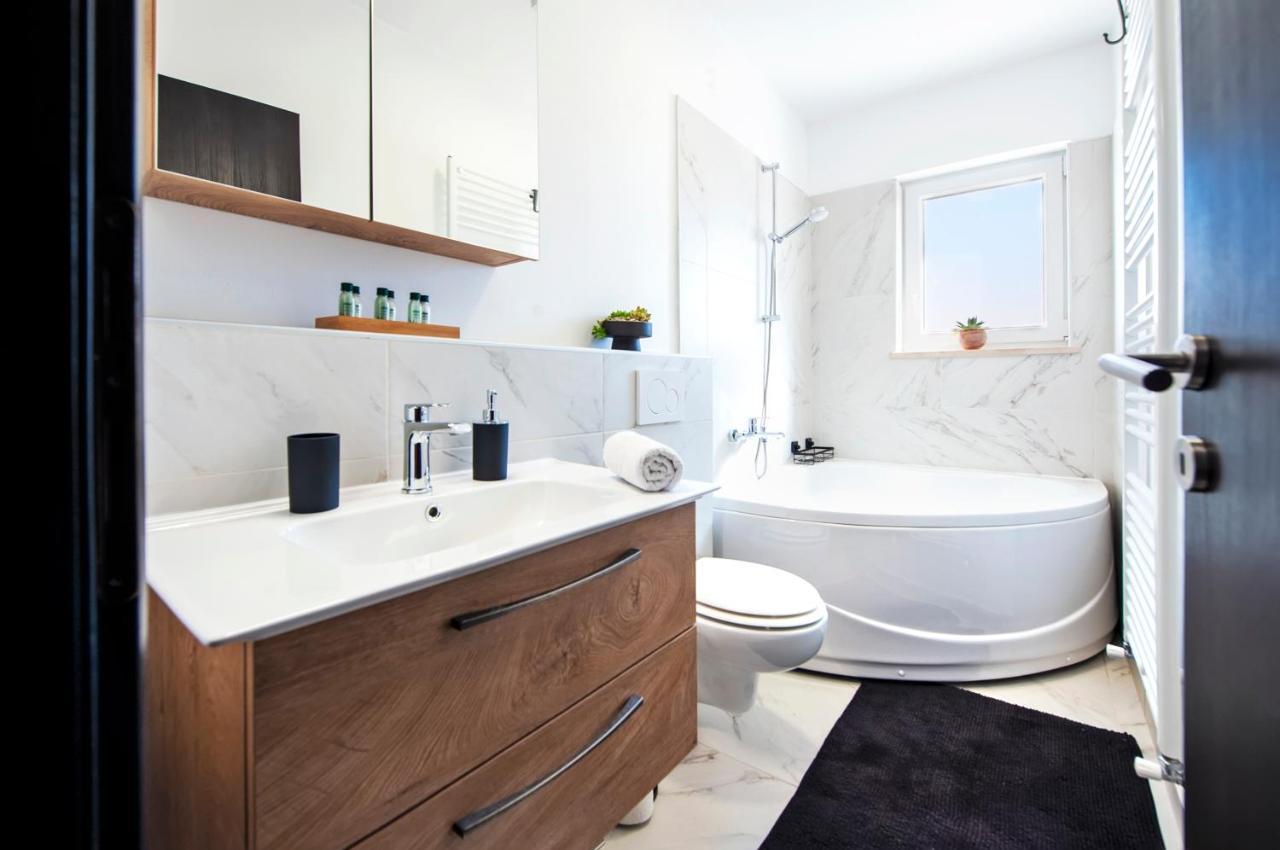 Apartment Miral Rovinjsko Selo Eksteriør bilde